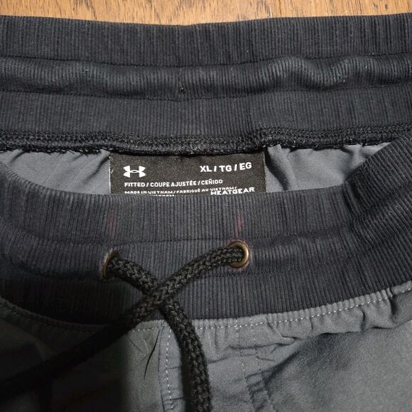 Under Armour Shorts Mens XL Grey Elite Sportstyle Cargo Performance - Picture 2 of 5